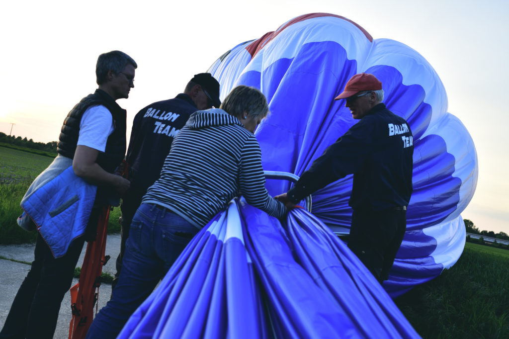 Zusammenpacken des Ballons