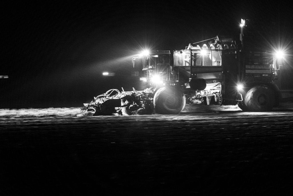 Rübenroder bei Nacht, Bilder aus der Landwirtschaft